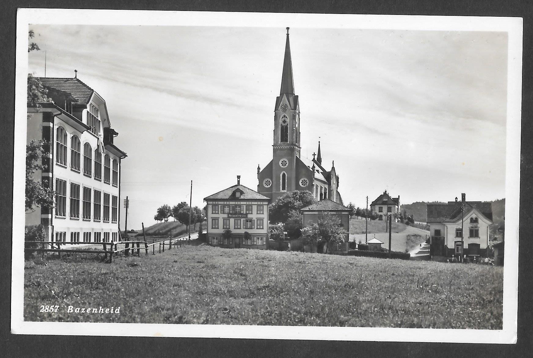Cartes postales: Bazenheid Teilansicht mit Kirche – D'occasion à Olten par clotaldi