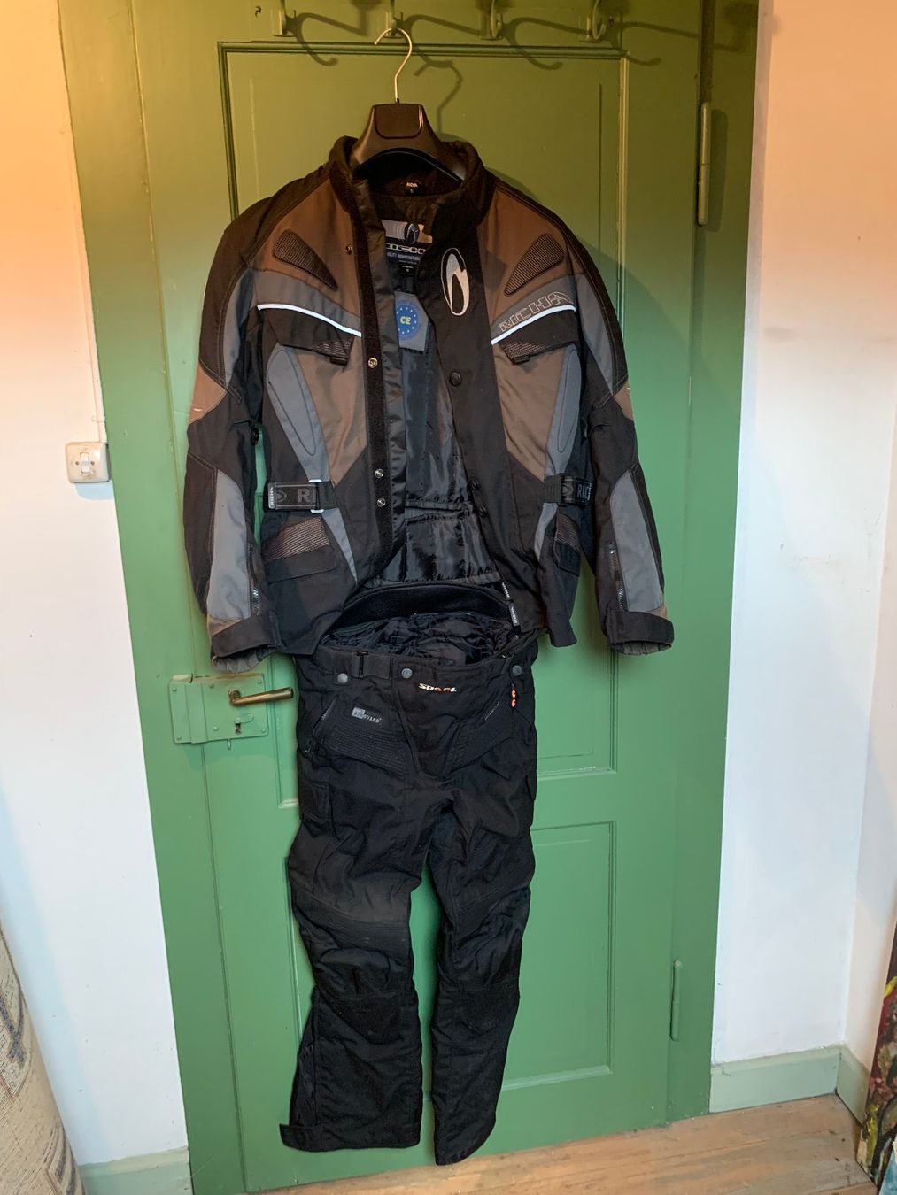 Completi: Motorradbekleidung – Usato da Basel venduto da beovoice 5