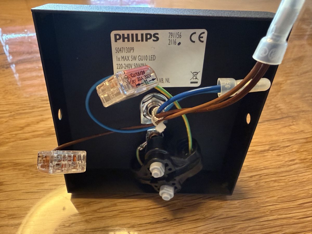 Philips Lustres & lampes de plafonds: Phillips Hue Spotleuchte – D'occasion à Matzingen par donaldduck4 3