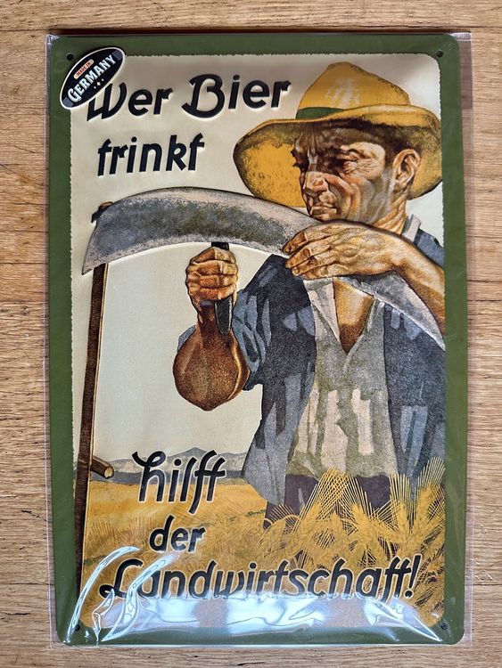 Wer bier trinkt hilft der landwirtschaft bauer feld sense | Kaufen auf
