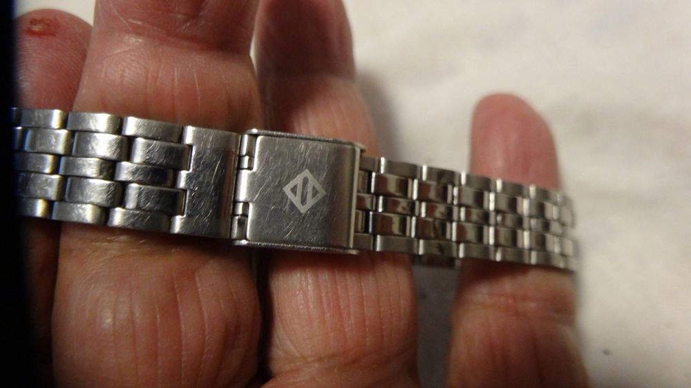 Montres: ALPHA DAMEN KLEIN UHR.QUARTZ.LÄÜFT – D'occasion à zürich par ahmad01 7