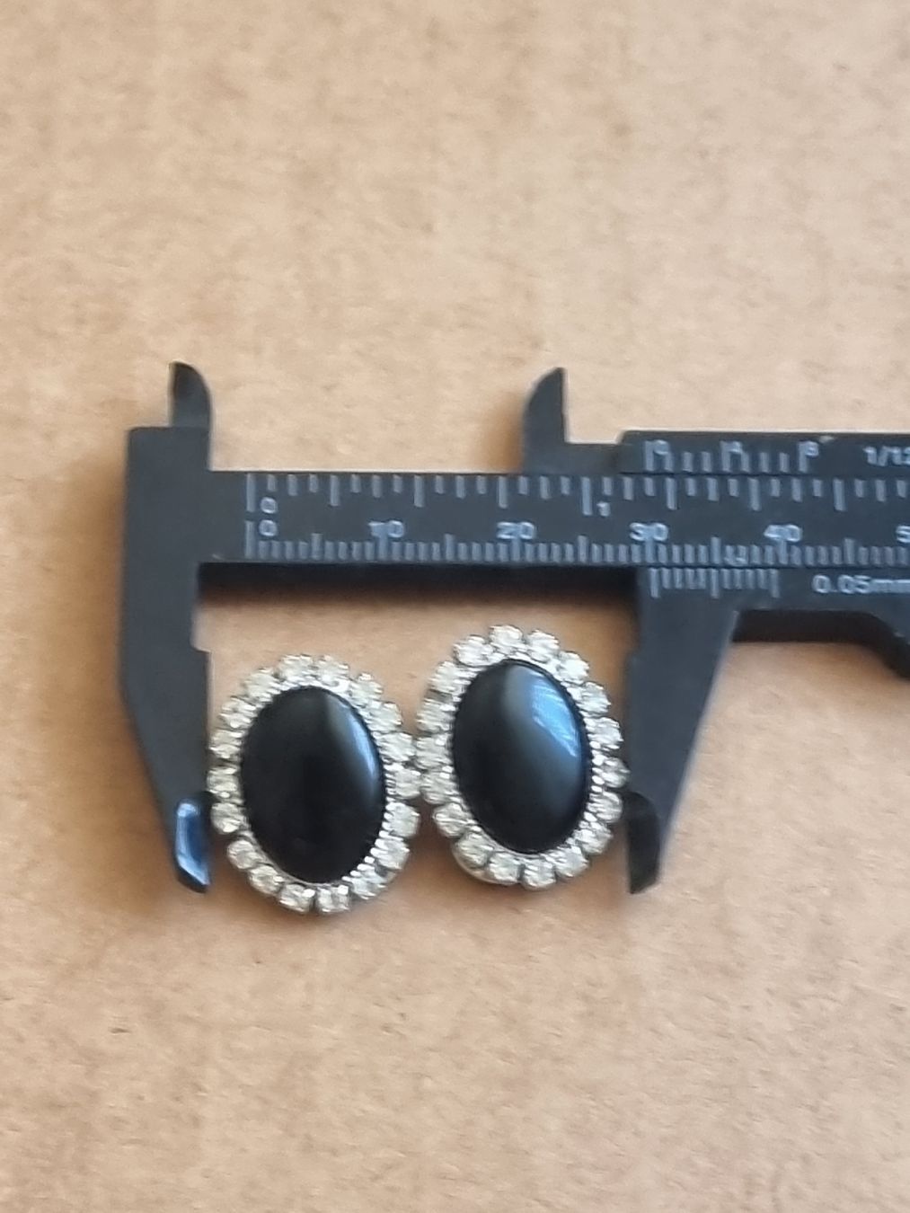 Orecchini pendenti & Orecchini a lobo: Elegante Ohrclips mit schwarzen Onyx  – Usato da Schaffhausen venduto da Leveron13 1