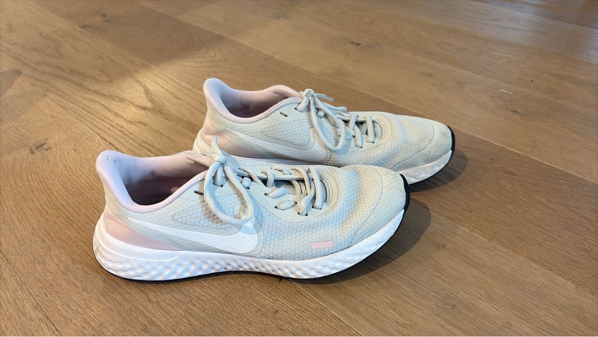 Nike Scarpe da donna: Nike Laufschuhe Revolution Damengrösse 38.5  – Usato da Steffisburg venduto da Gretchenfrage