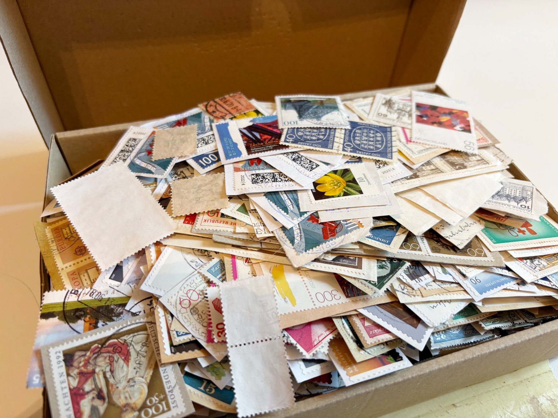 Tutti i francobolli: BOX LOT DDR, Deutschland Briefmarke – Usato da Riva san vitale venduto da abd_p86k