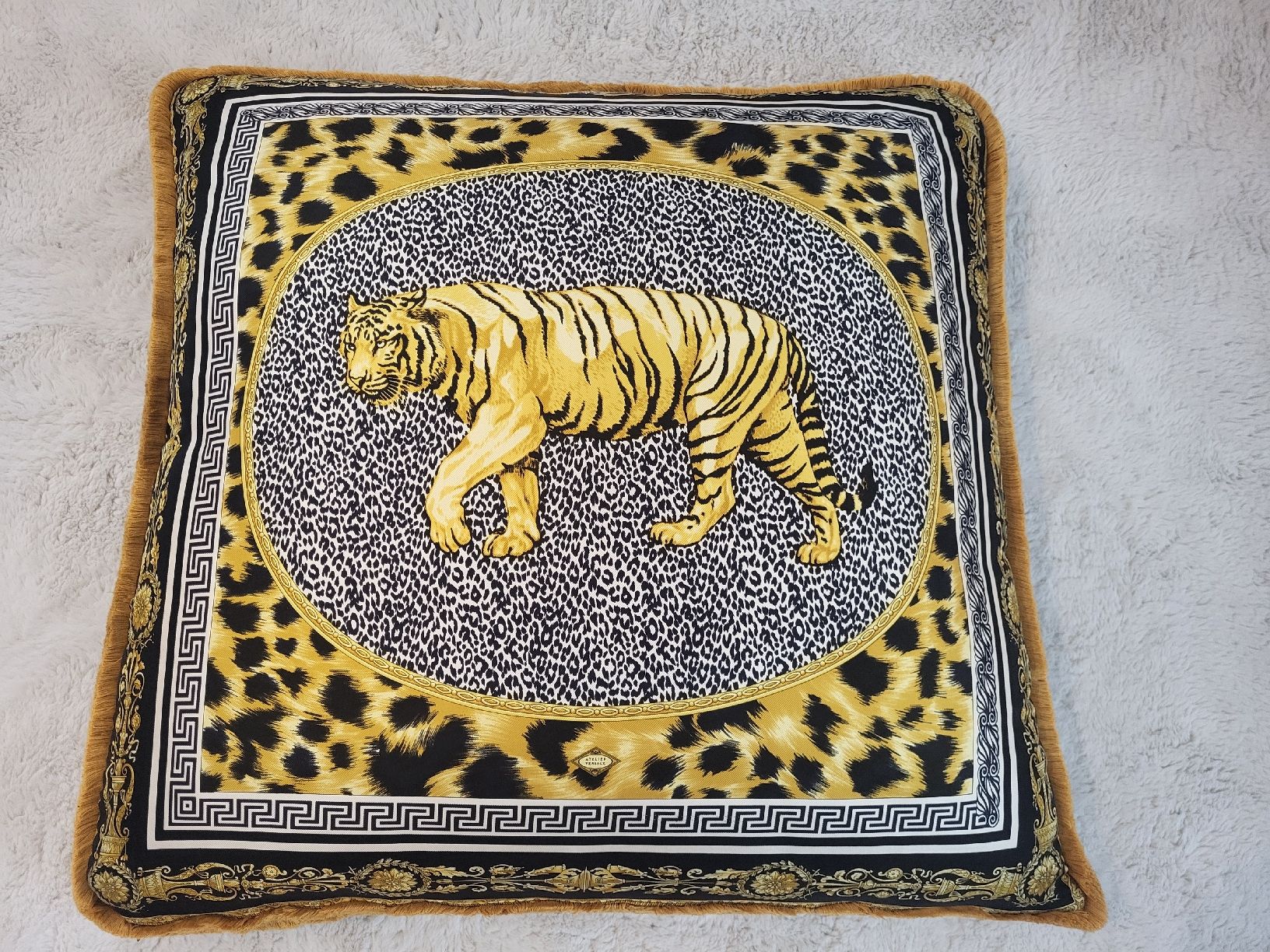 Versace Kissen: Versace Atelier – Neu (gemäss Beschreibung) aus Fruthwilen von Mostro-Medusa