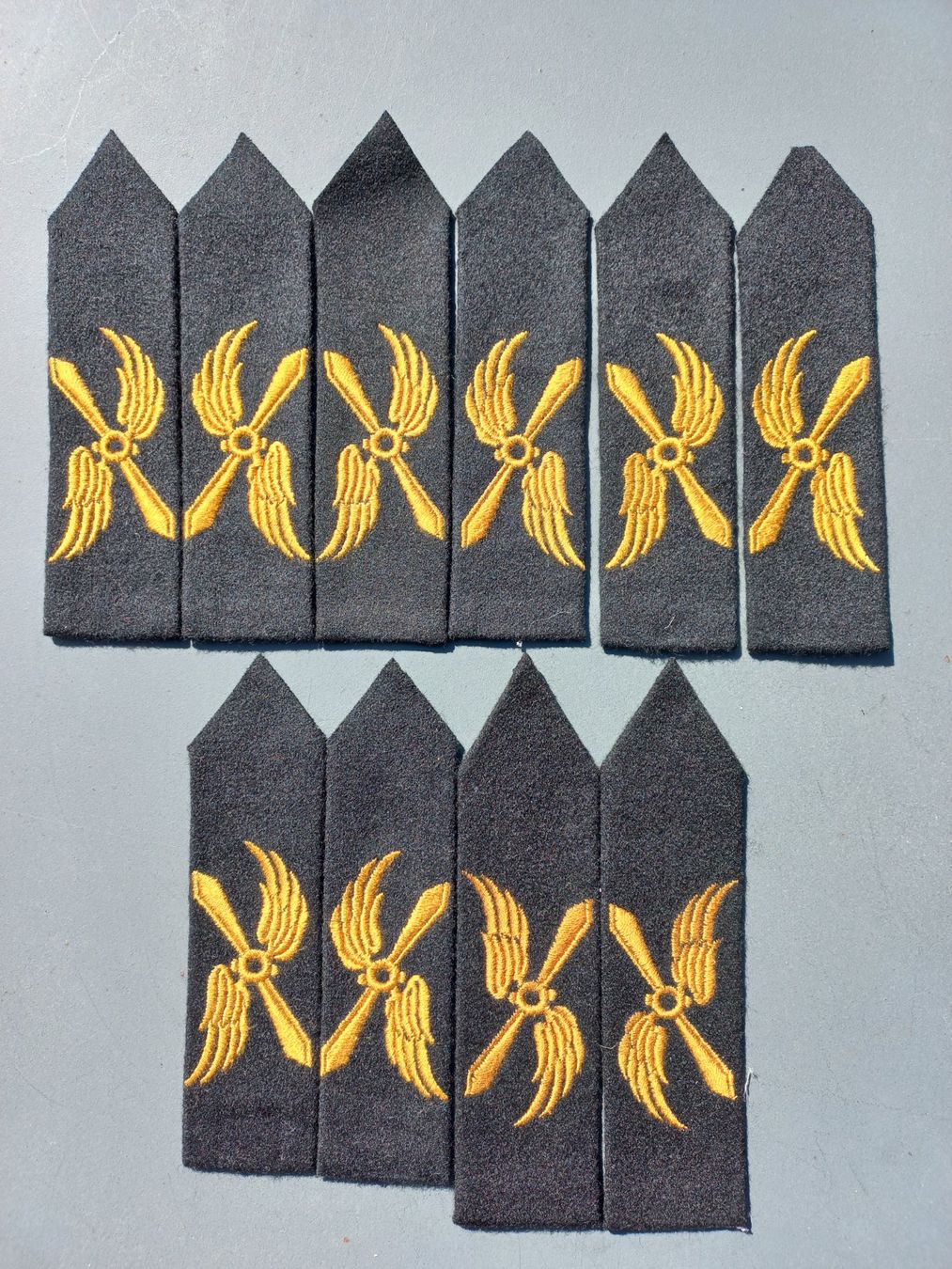 Schweizer Armee Uniformi: 10 Ärmelpatten, Flieger, schwarz – Usato da Horw venduto da Bellevue10