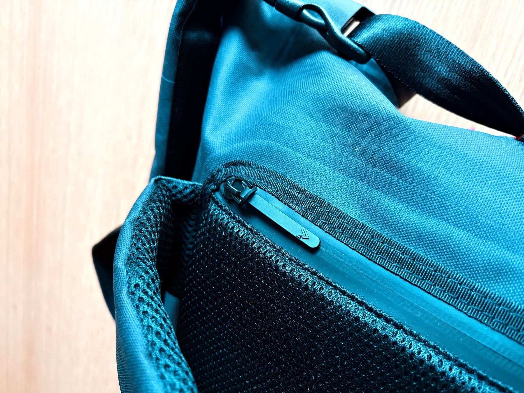 Zaini: IAMRUNBOX 18L, Roll-top Rucksack, wasserdicht, schwarz – Nuovo (secondo la descrizione) da Adligenswil venduto da Johnsepia 3