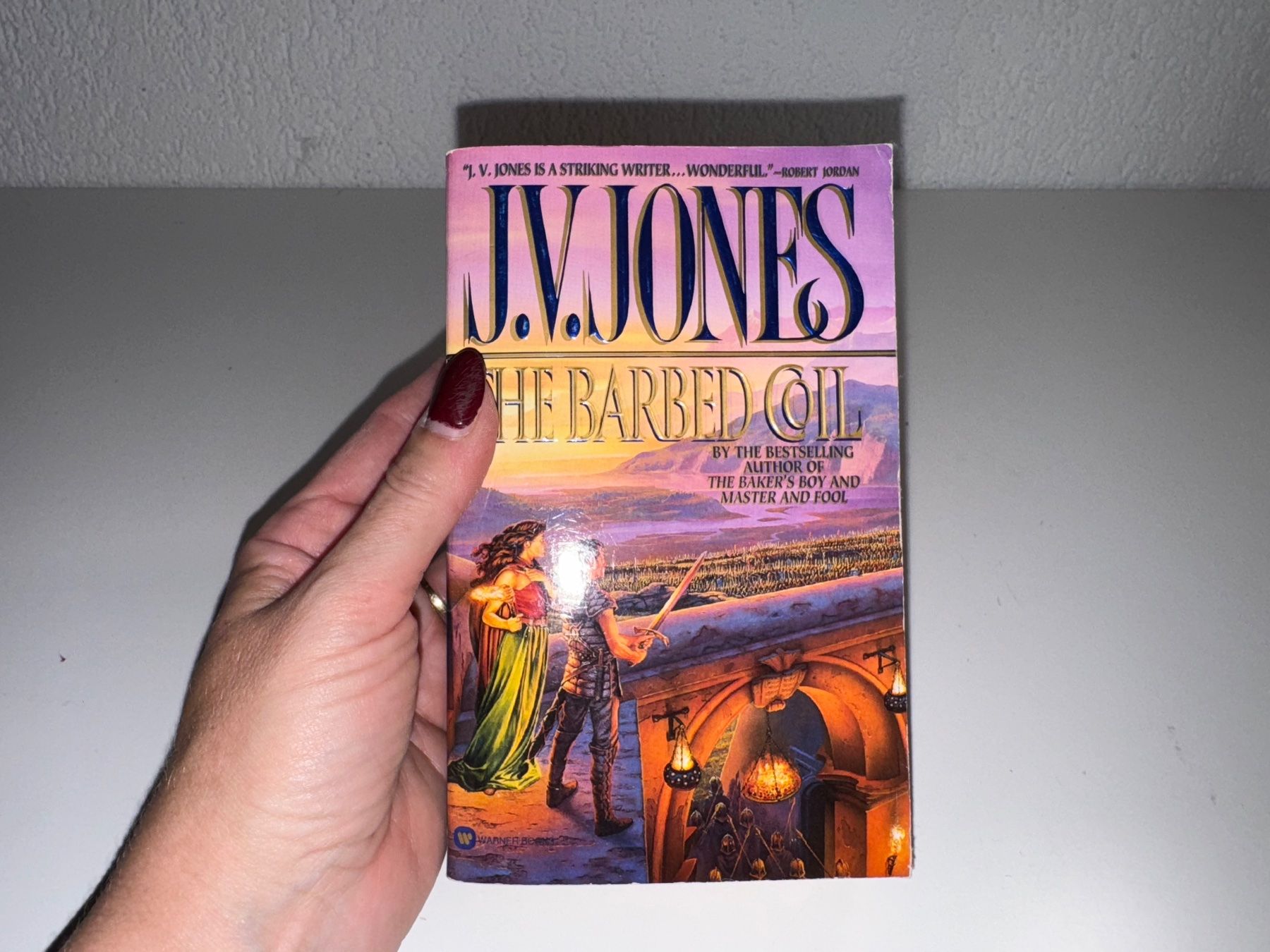 Libri: NOVEL: J. V. Jones, The barbed Coll – Usato da Grosswangen venduto da English_books