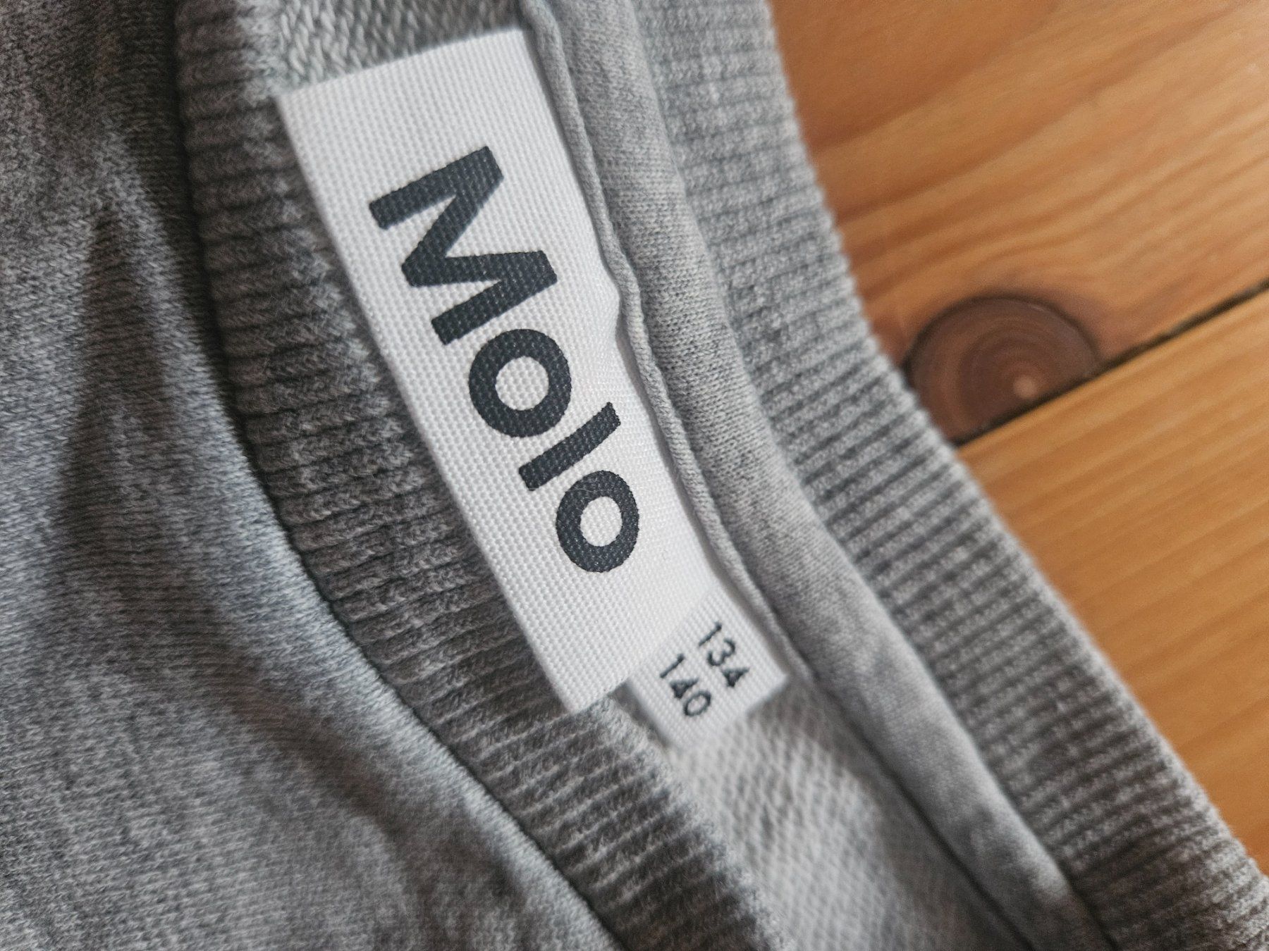 Molo Pulls et sweat-shirts: Toller Molo Longpulli 134/140 Hasen – D'occasion à Rifferswil par fle_5nqr 1