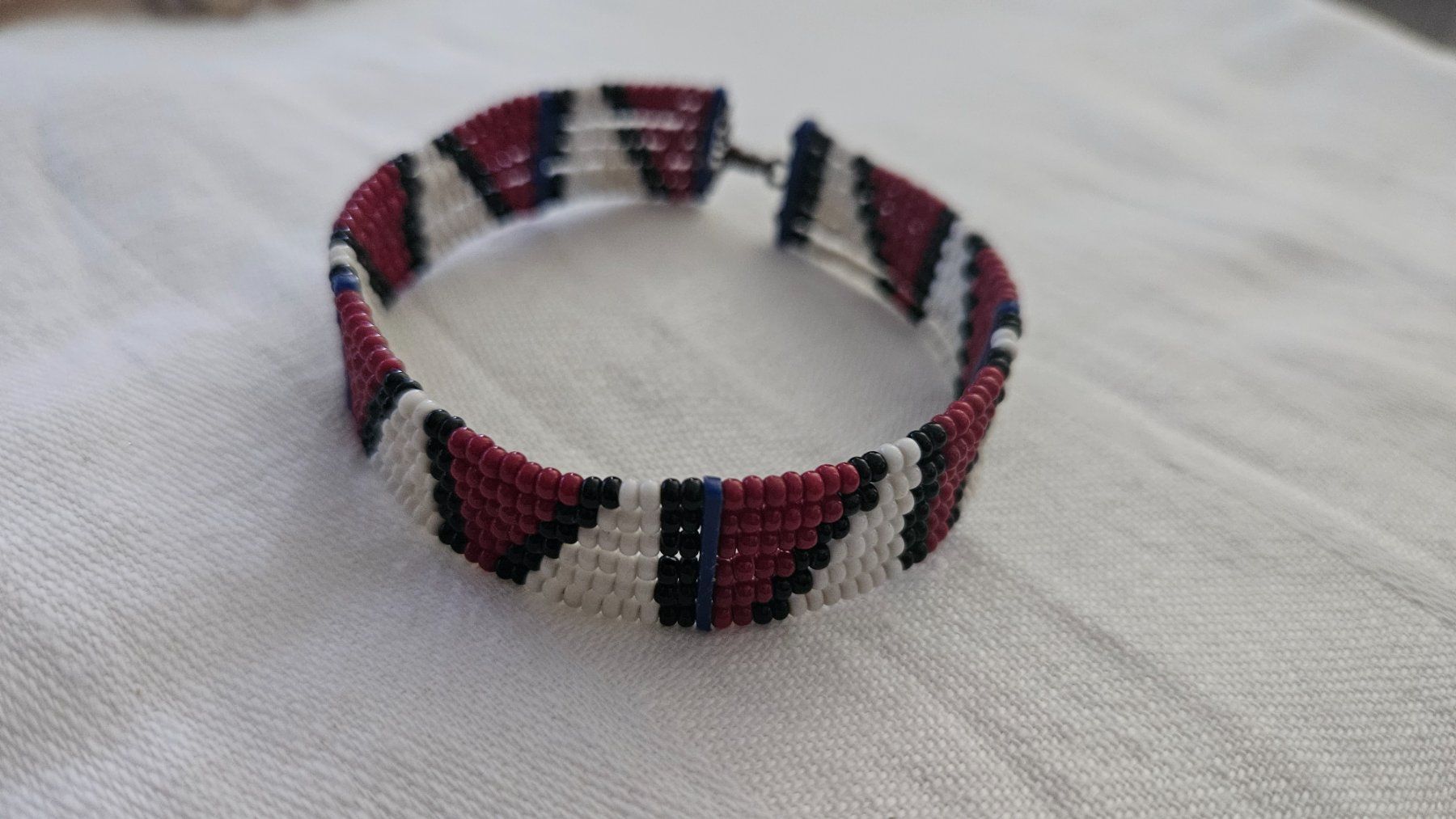 Bracciali & Braccialetti: Braccialetto rigido realizzato con perline multicolore – Usato da Melano venduto da H-Sara