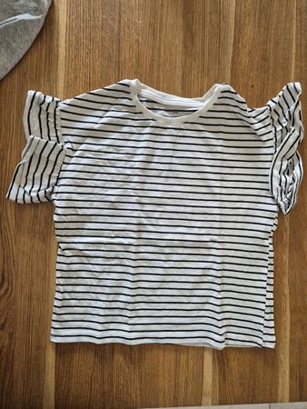 Gestreiftes T-Shirt mit Rüschenärmel Grösse 122/128