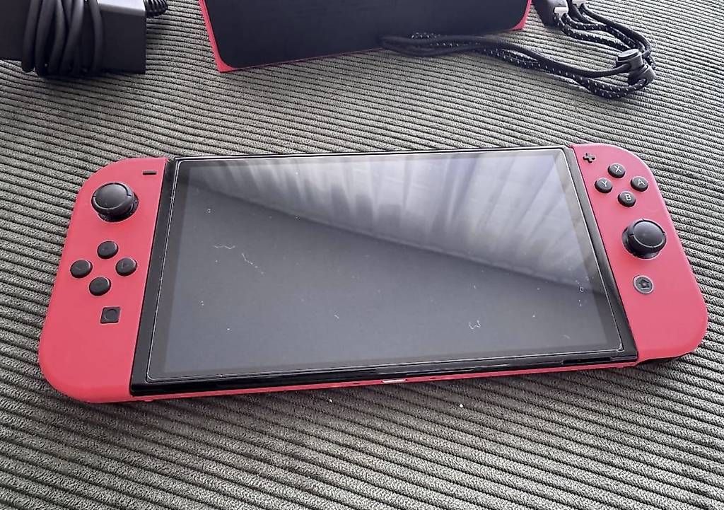 Nintendo Console: Nintendo switch édition Mario – Usato da Gampelen venduto da Dream126