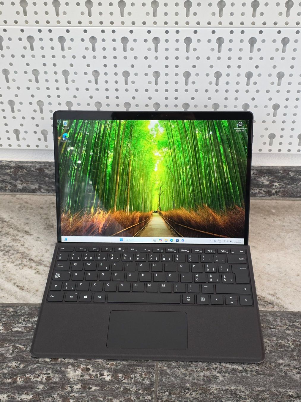 Microsoft Notebooks: Microsoft Surface Pro X with LTE | SQ2, 16GB, 256GB – Neu und originalverpackt aus Zürich von Miscellaneous_ 1