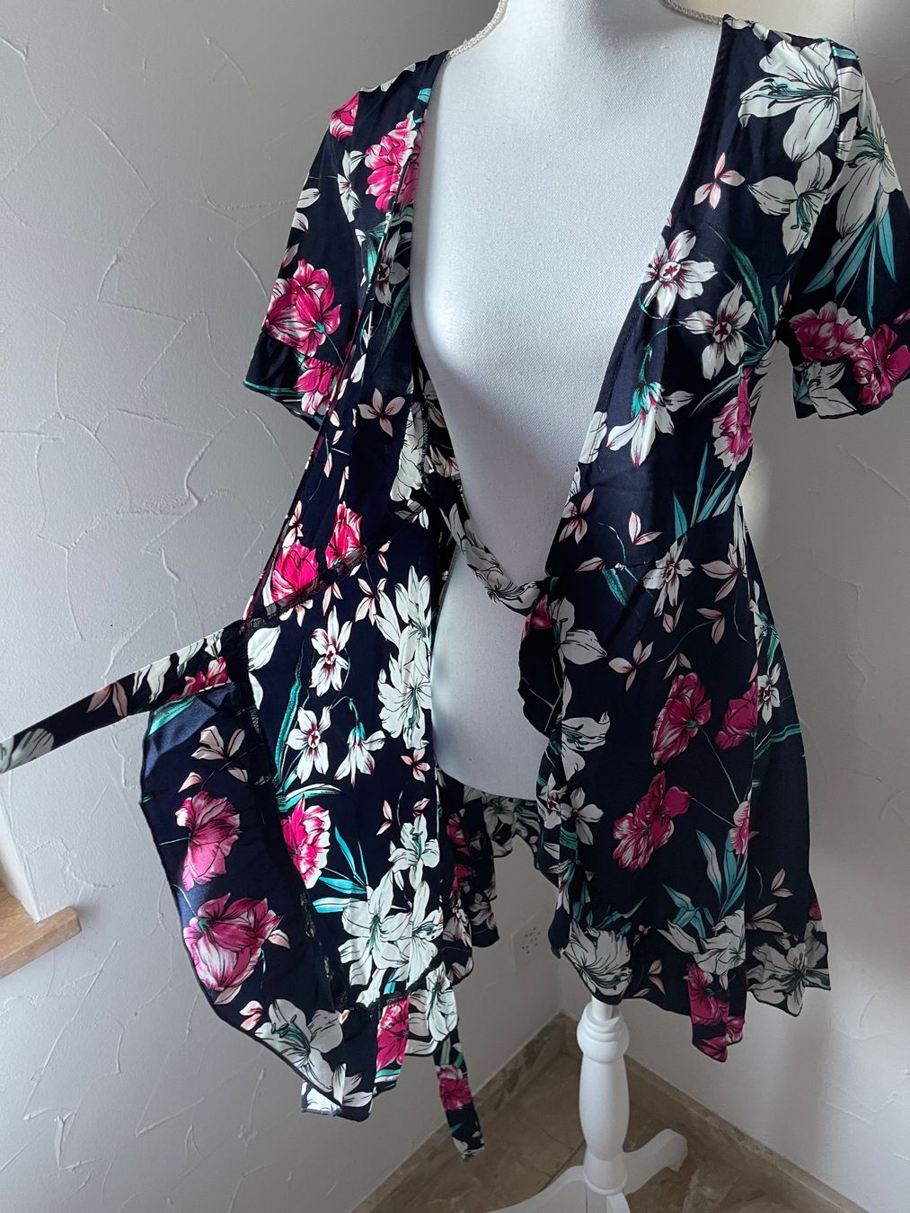 Shein Kleider: Florales Wickelkleid XS – Neu (gemäss Beschreibung) aus Dietikon von Nieselchen 3