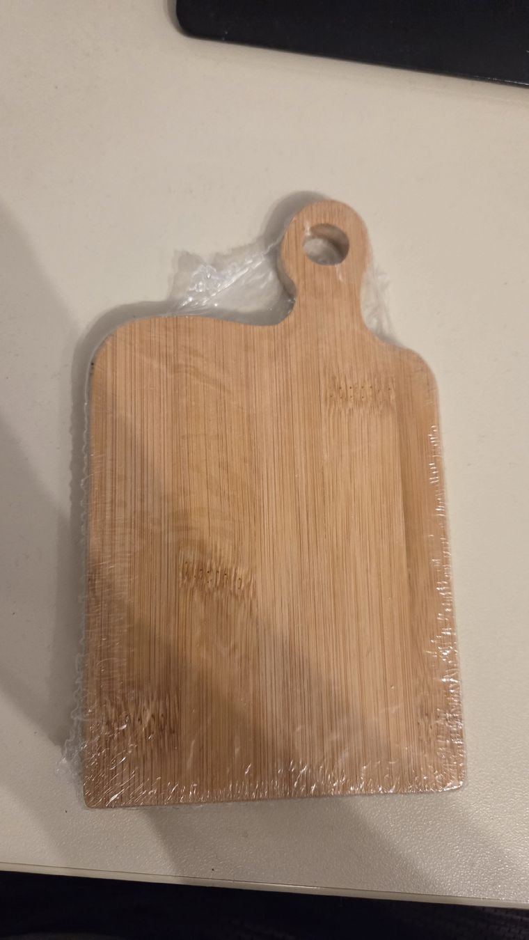 Elettrodomestici da cucina: Neues Bambus-Schneidebrett, ca. 28x11x1cm, ungebraucht – Nuovo e nell'imballaggio originale da Adlikon b.Regensdf venduto da ChriZ86 1