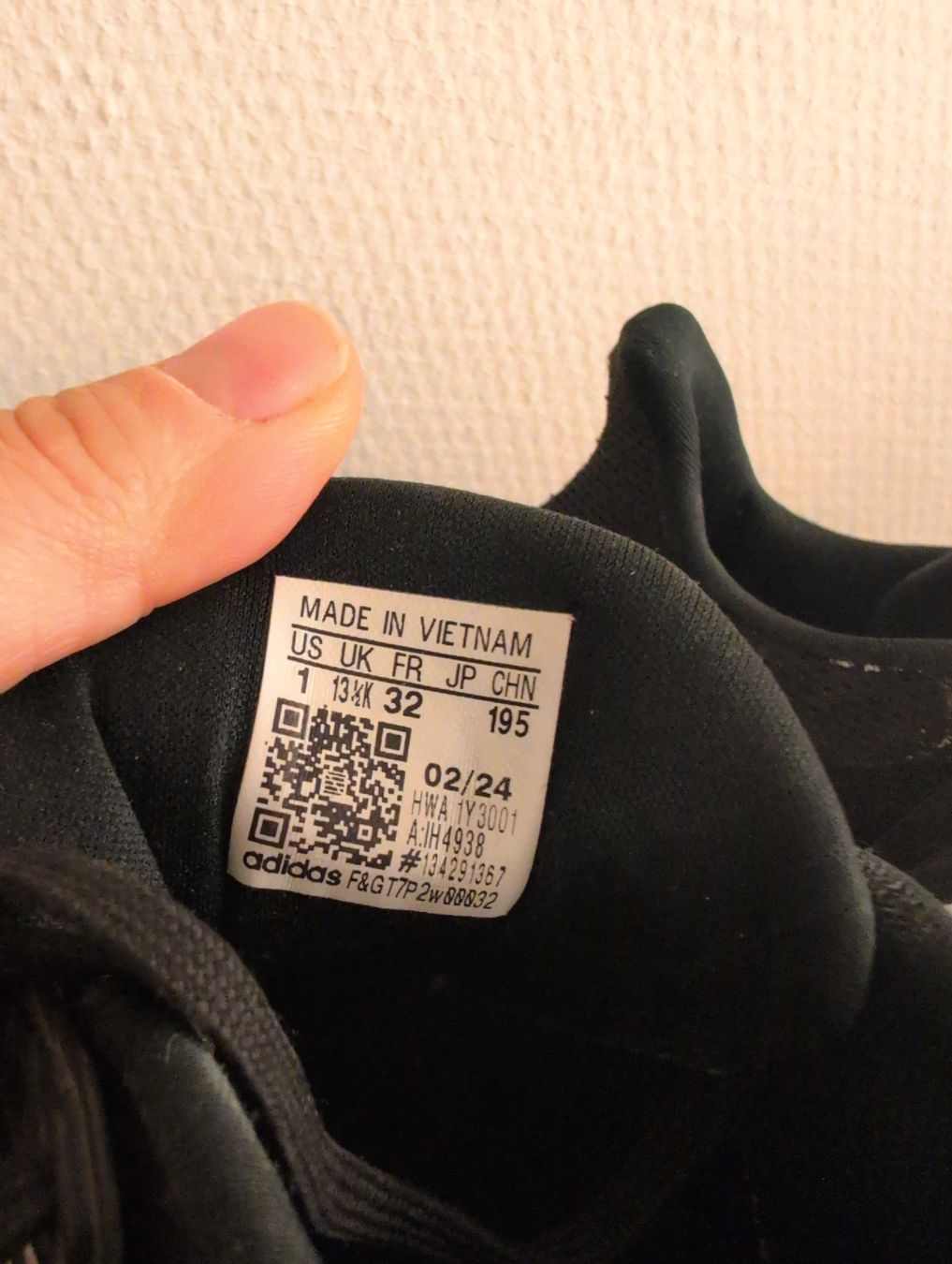 Adidas Scarpe per ragazzi: Adidas Turnschuhe/Sneackers size 32. – Usato da Pfäffikon SZ venduto da mar_q95n 1