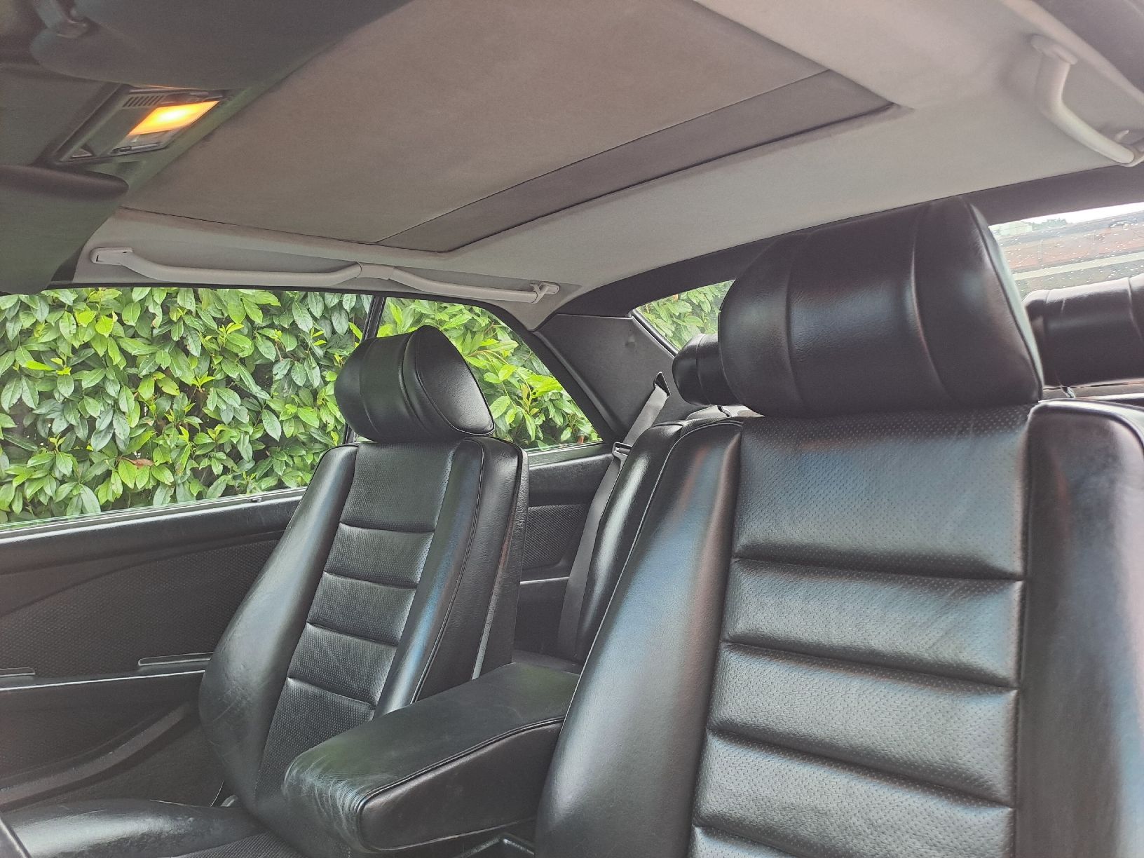 Mercedes-Benz Autos: Mercedes-Benz 560 SEC – D'occasion à Heerbrugg par Dcadillac 8