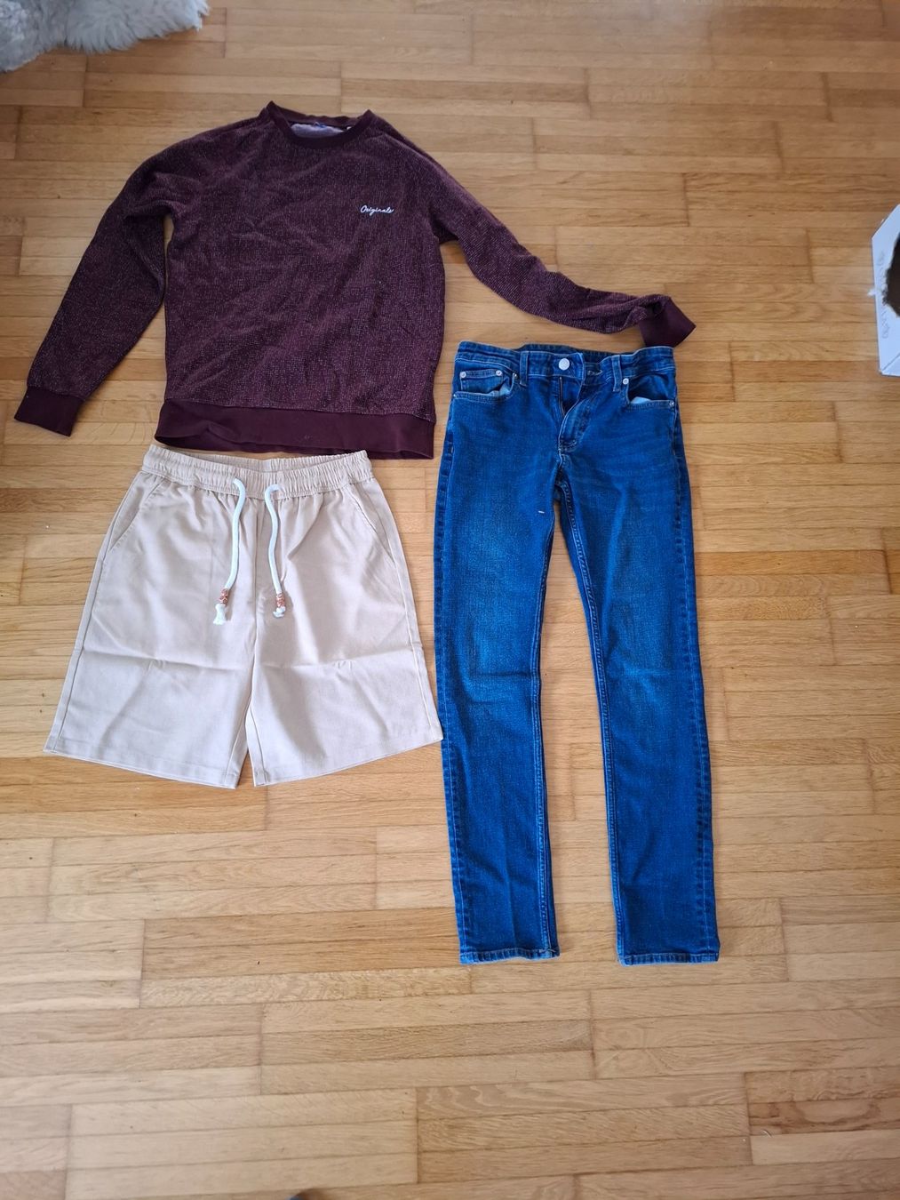 Lotti di vestiti: Kleidersammlung (originals Pullover!) – Usato da Zizers venduto da Sawyer15