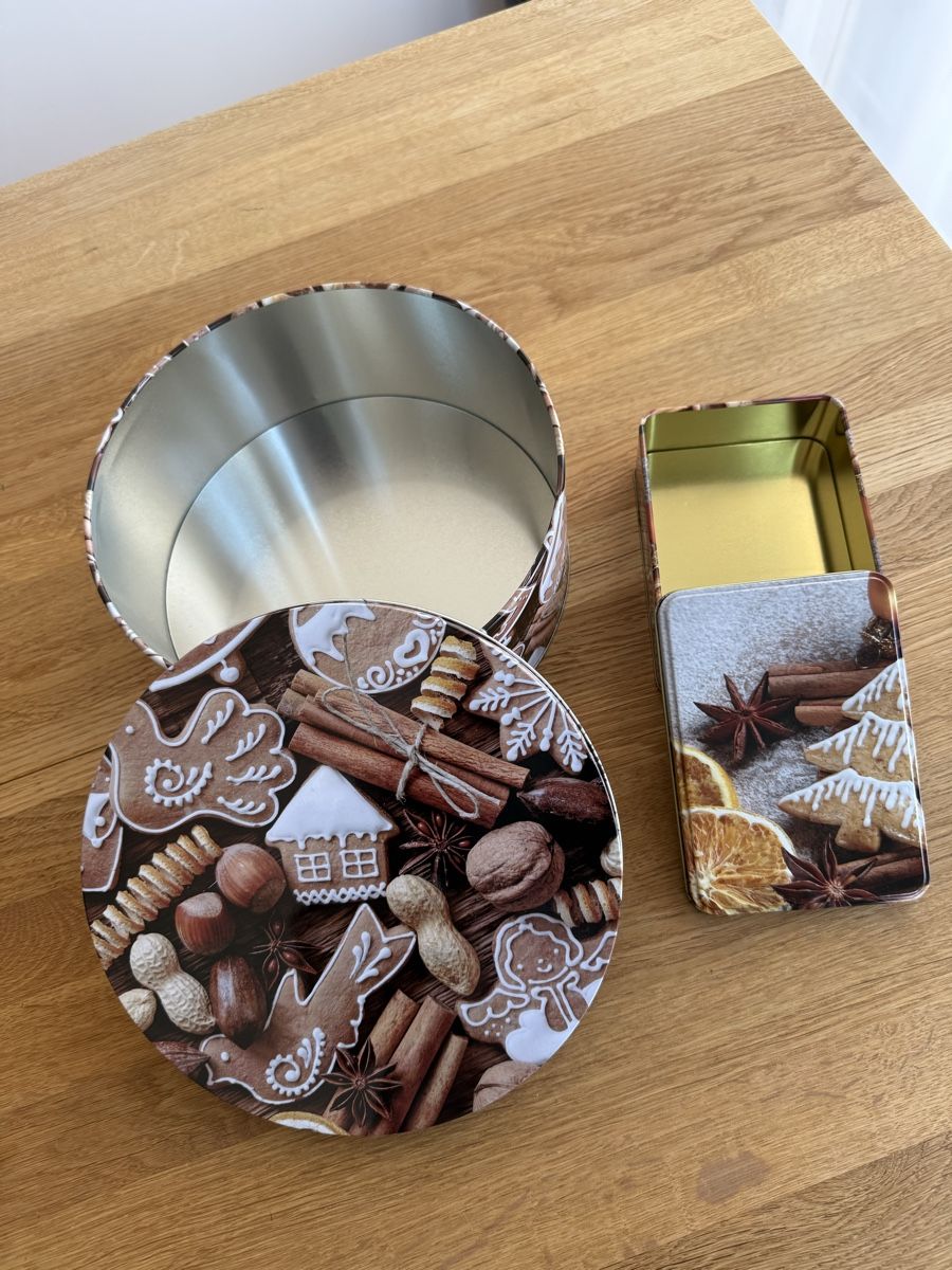 Komplettküchen: Guetzlidosen – Gebraucht aus Schaffhausen von GLXTCH 1