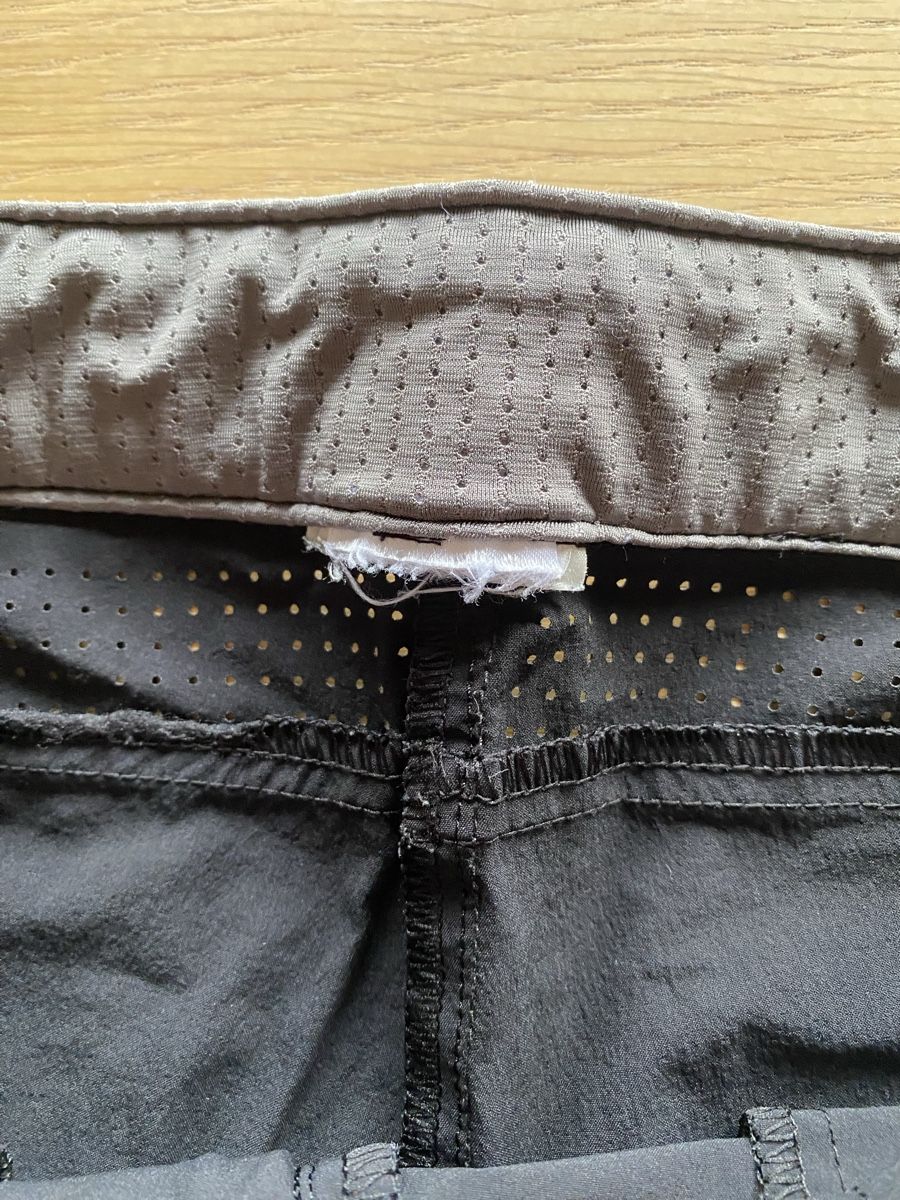 Decathlon Pantaloni: Short randonnée Quechua noir – Usato da Aigle venduto da Celina28 3