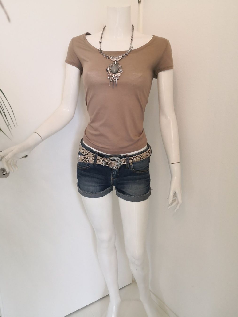 Mango T-shirt: 🤩MANGO T-SHIRT BRAUN – Usato da Olten venduto da Naja-Twins-Twins 6