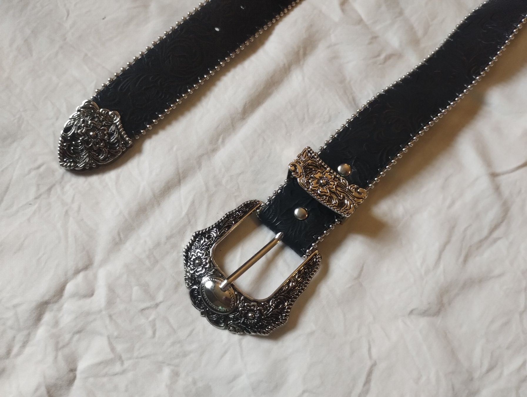 Ceintures: Schwarzer Ledergürtel Nieten Western Style Vintage – Neuf avec emballage d'origine à Lausanne par FASHION-WORLD-SHOP 2