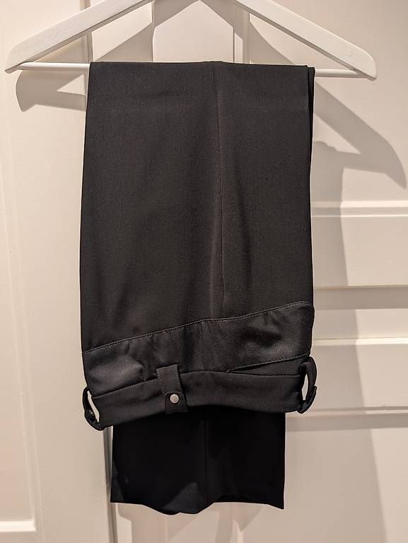 Completi & Tailleur: Hosenanzug schwarz, Gr. 34/36 – Usato da Bern venduto da dwarf_cap 2