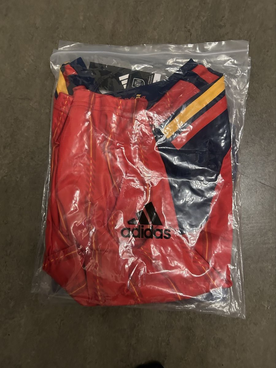 Adidas Leibchen & Hosen: WM26 Spanien #20 Pedri Jersey – Neu und originalverpackt aus Effretikon von PrimeTimeB 2