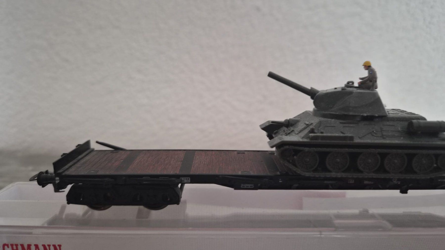 Fleischmann Flach-Rungenwagen mit Roco Tank / Panzer H0 (Gebraucht) in ...