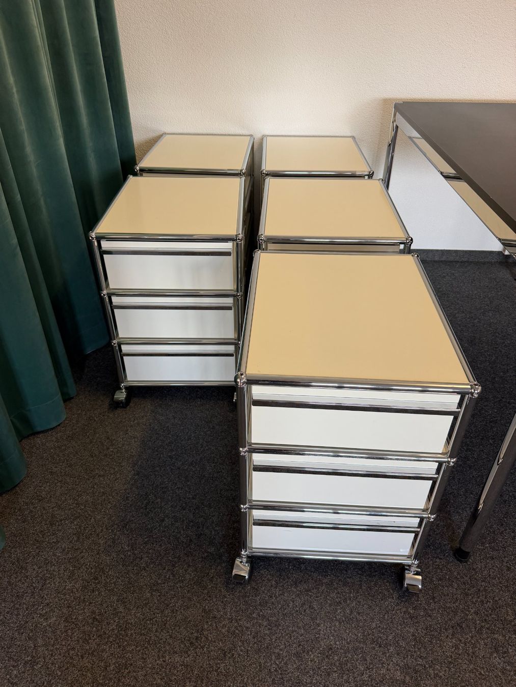 USM Banconi: USM Haller Rollcontainer 3 Schubladen weiss gebraucht – Usato da Zürich venduto da Swiss-Property_AG 3