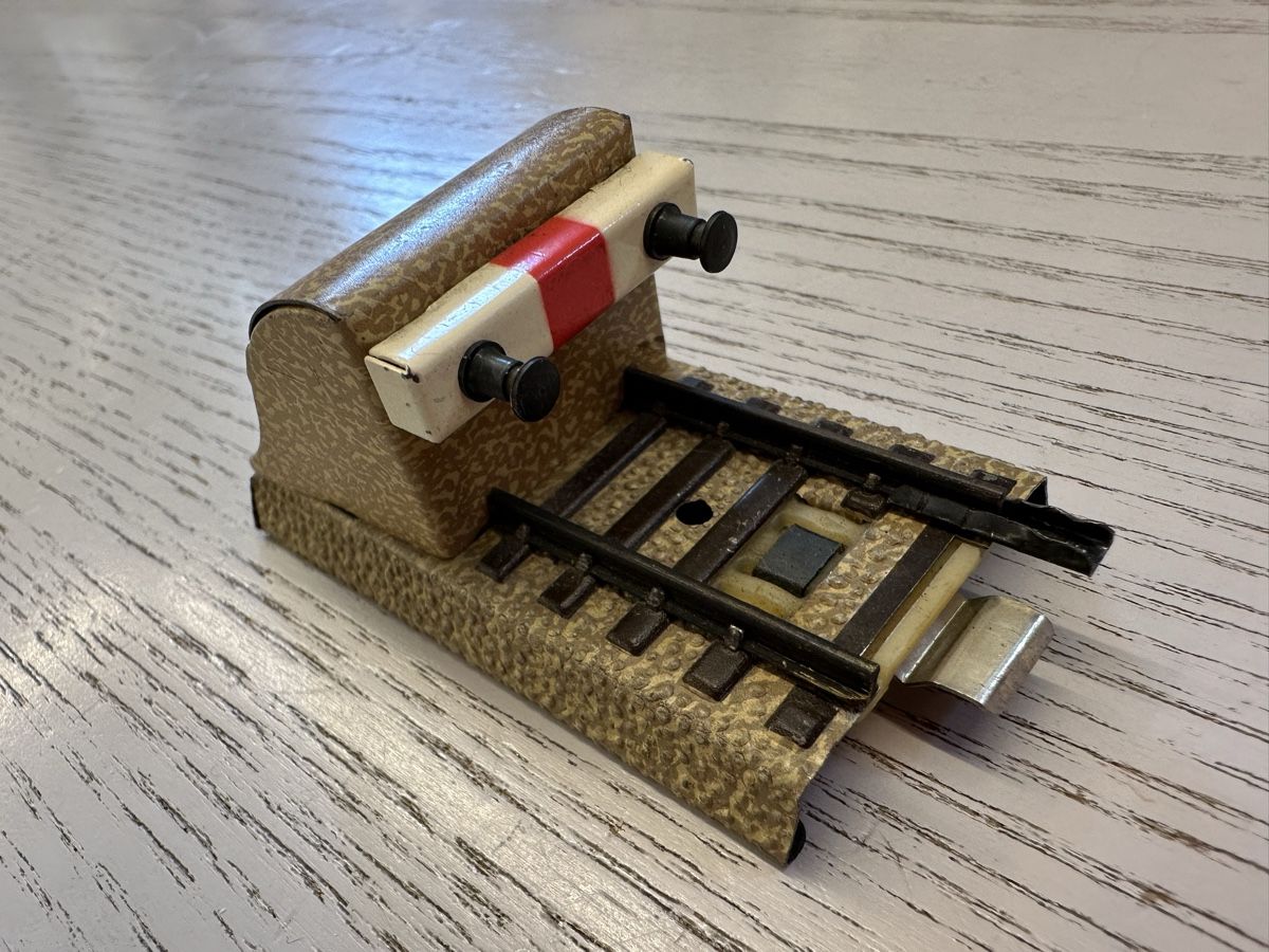 Märklin Modellini di ferrovie: Märklin 462 Prellbock – Usato da Lupsingen venduto da New-Haven