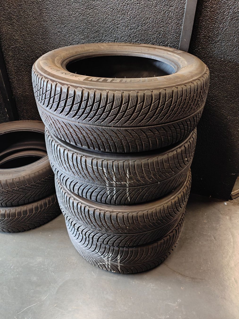 Michelin Pneumatici & Ruote complete: Winterreifen 255/55 R18 – Usato da Oberengstringen venduto da Reifen-Lagerverkauf