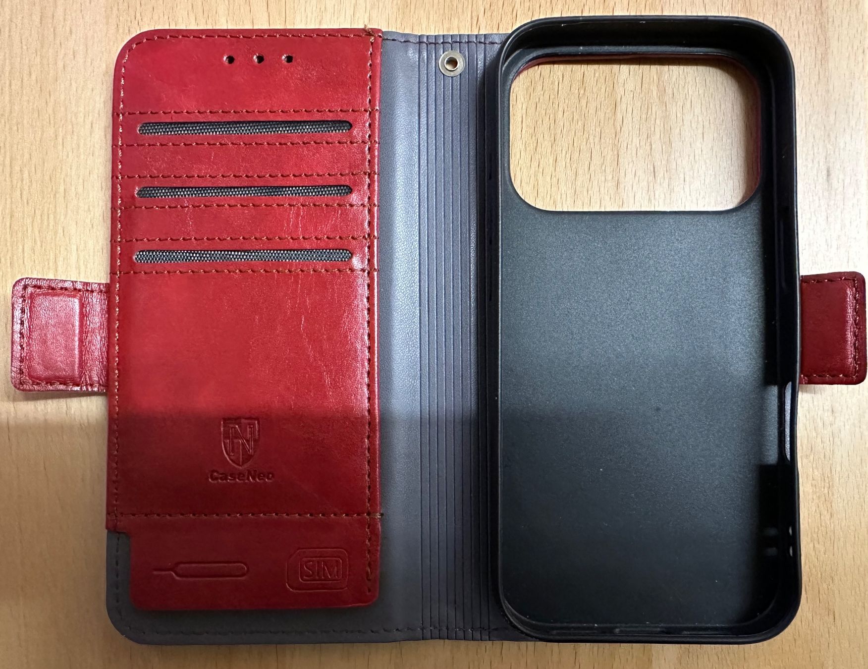 Cover & Protezioni schermo: Étui en cuir pour iPhone 17 Pro – Nuovo e nell'imballaggio originale da fribourg venduto da gatoa 2