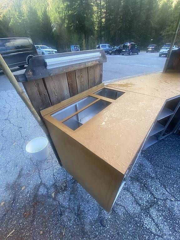 Allestimento di negozi e stand fieristici: Comptoir d'extérieur mobile – Usato da St-Luc venduto da Frannncois 3