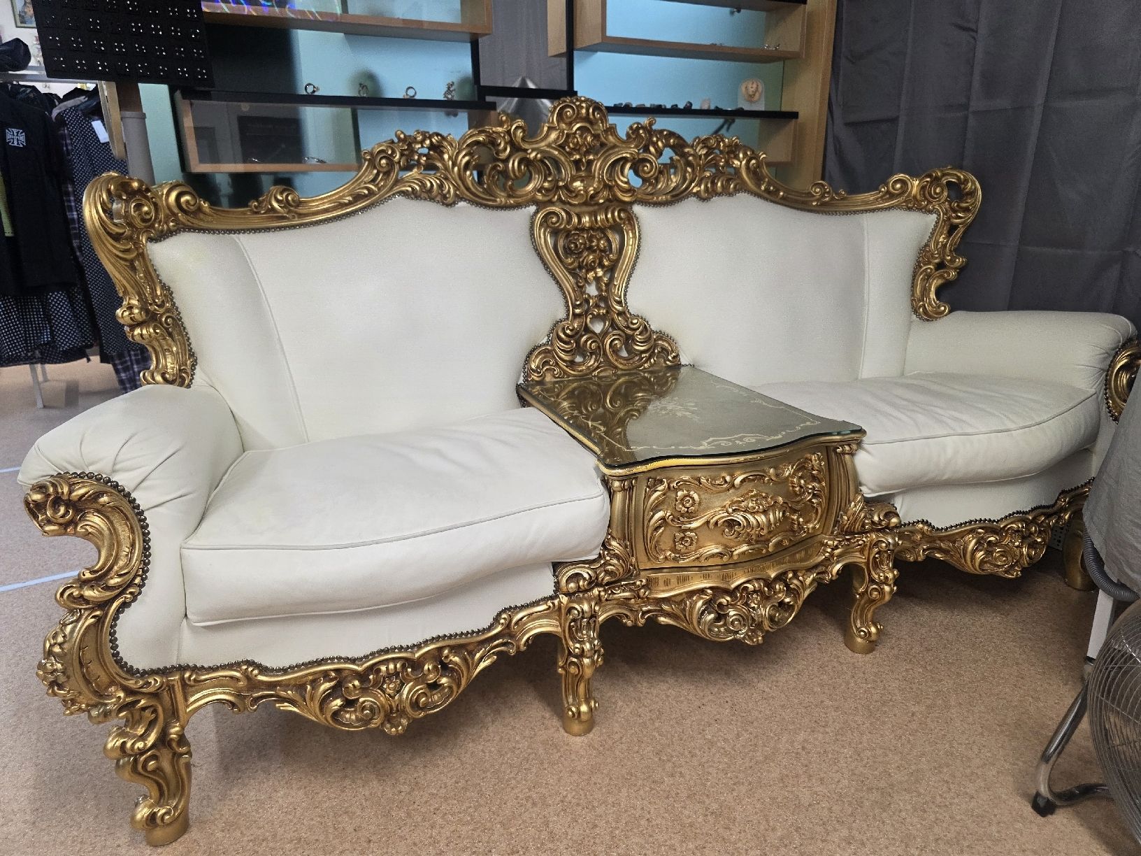 Divani: Barok Gold Sofa 2er  – Usato da Holderbank AG venduto da ink_6l2d 8