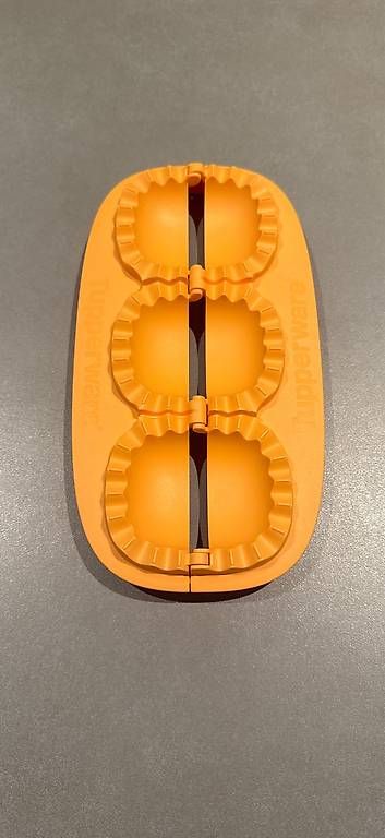 Teglie da forno: Tupperware Happy-Snack / Teigtaschen-Former  – Usato da Birr venduto da Satti