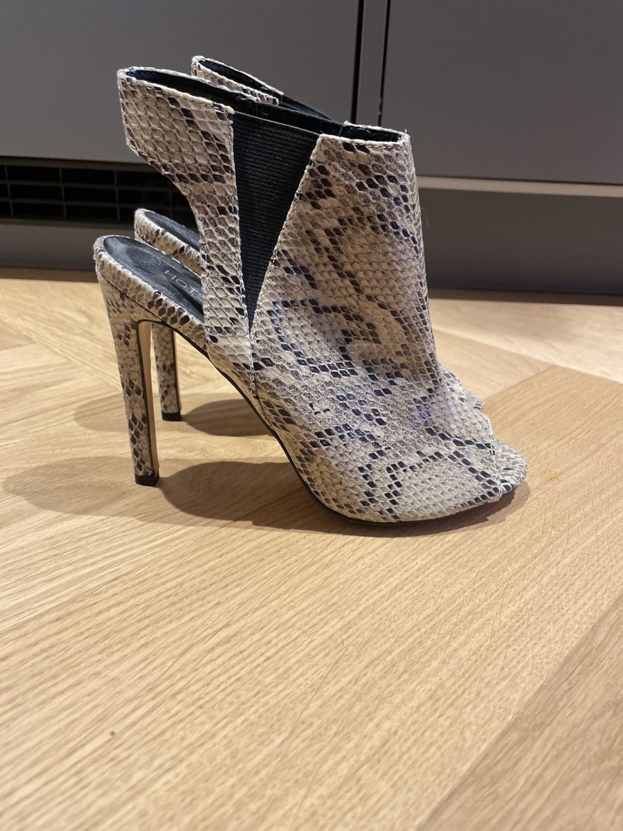 Damenschuhe: Pumps in Schlangenoptik, Gr. 37 – Neu (gemäss Beschreibung) aus Arbon von llaauraa