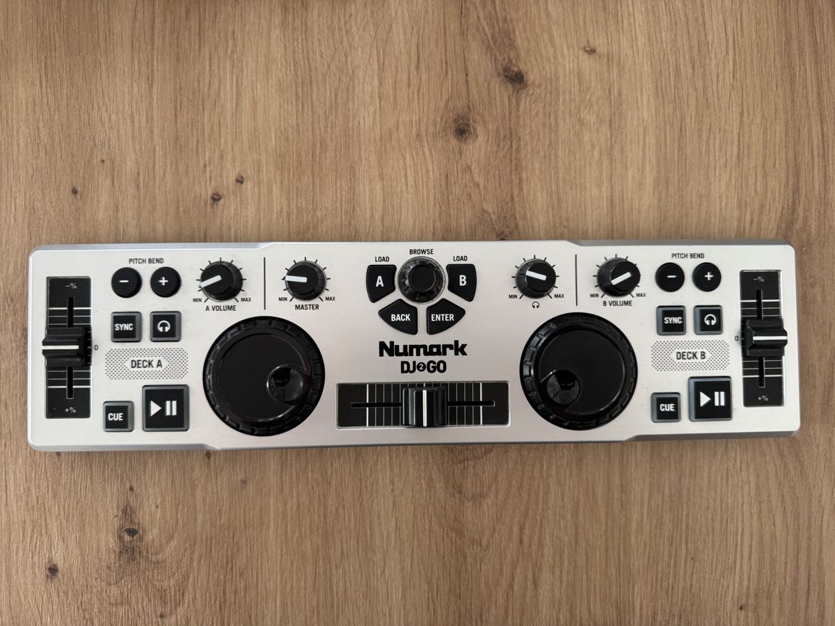 Numark Platines de mixage: DJ Controller Numark DJ2GO gebraucht  – Défectueux à Biberist par etesummer