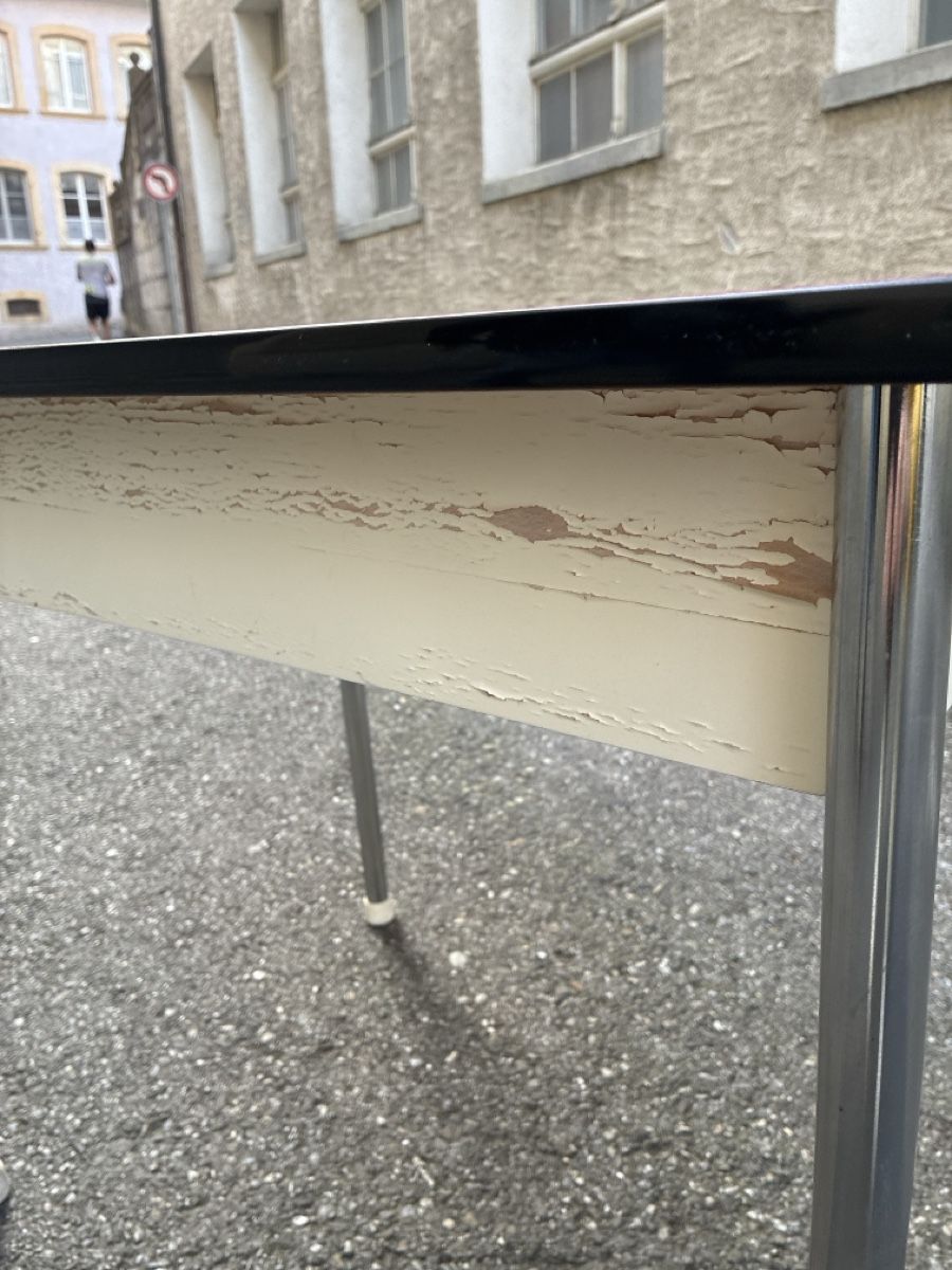 Cucine complete: Petite table Formica année 70 – Usato da La Neuveville venduto da Canelle4 3