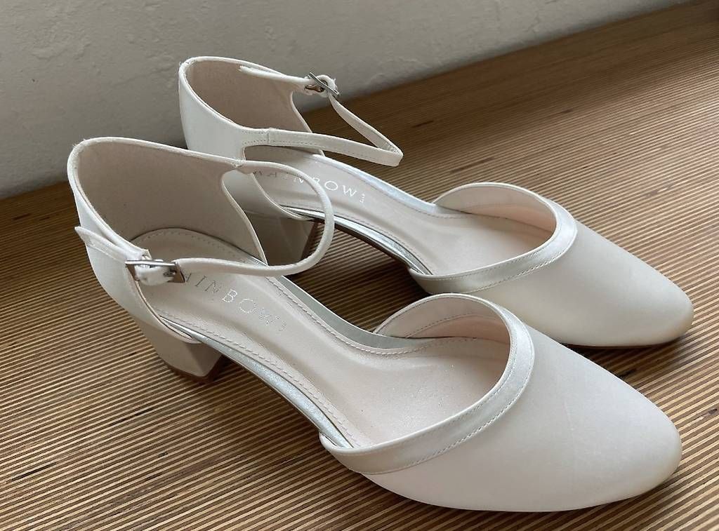 Scarpe da donna: Damenschuhe Neu EU 38 – Usato da Bergdietikon venduto da sbones