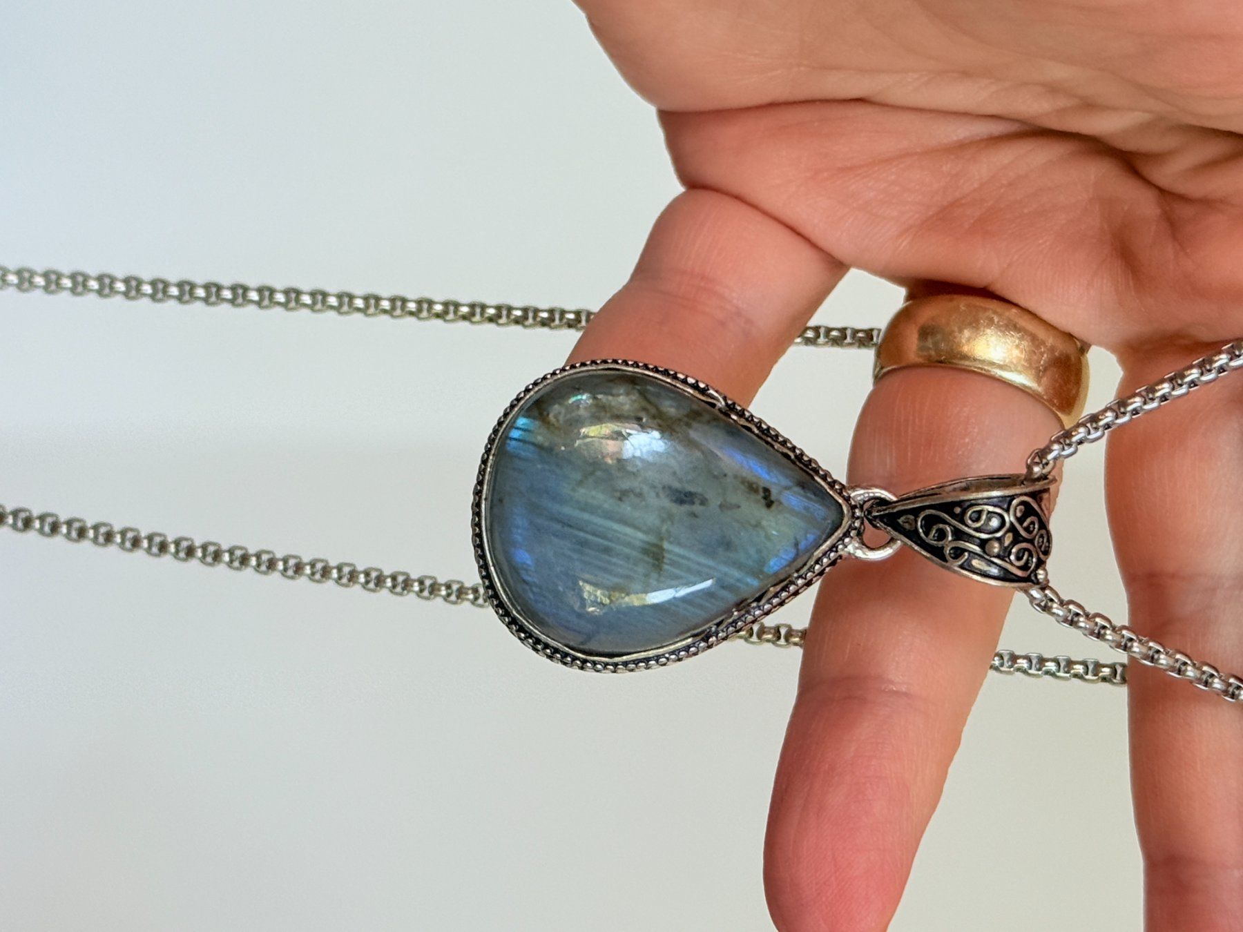 Colliers: Collier Labradorite Marquise Massif Neuf – Neuf avec emballage d'origine à Genève par AWWA 2