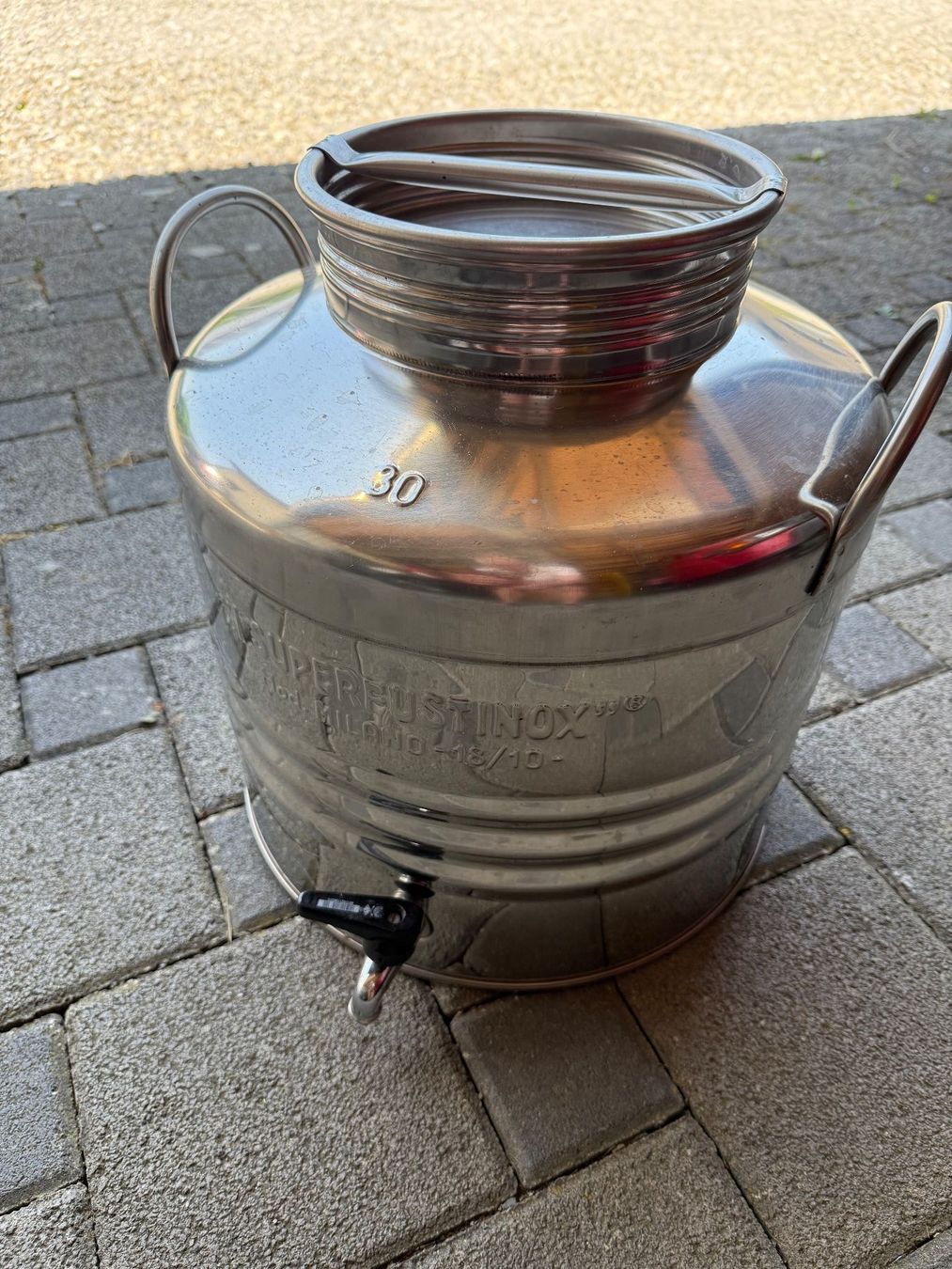 Zubehör: Fässer rostfrei – Gebraucht aus Boniswil von Drohne10