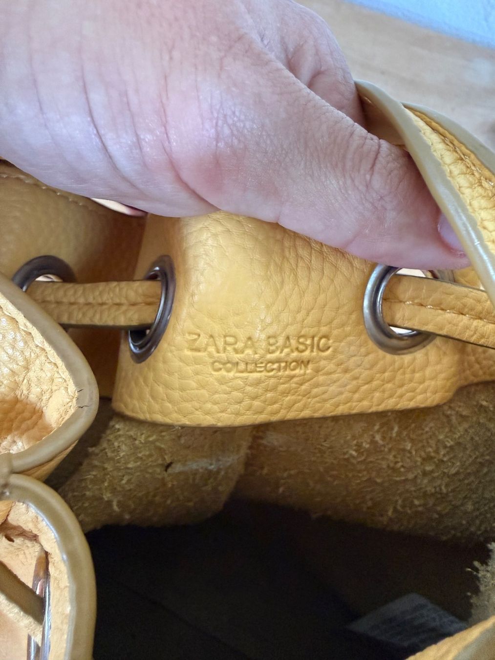 Zara Borse da donna: Sac à main boule jaune ZARA – Usato da Prez-vers-Siviriez venduto da mar_n29z 2