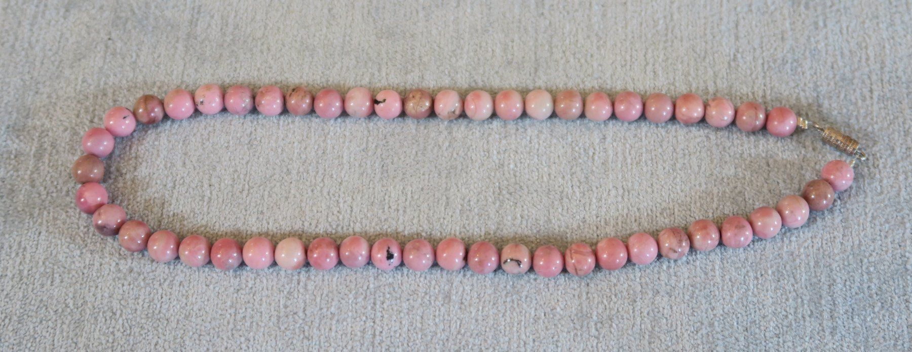 Catenine: Perlenkette Rhodonit, neu aufgezogen. – Usato da Brittnau venduto da marlenestone 3
