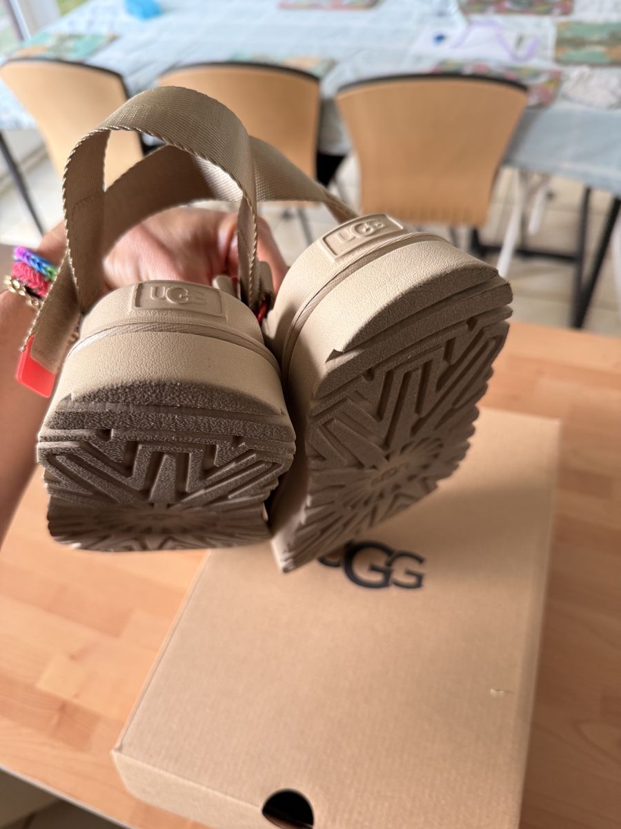 Ugg Damenschuhe: UGG golden glow sandals  – Neu (gemäss Beschreibung) aus Allschwil von let_s2d9 2