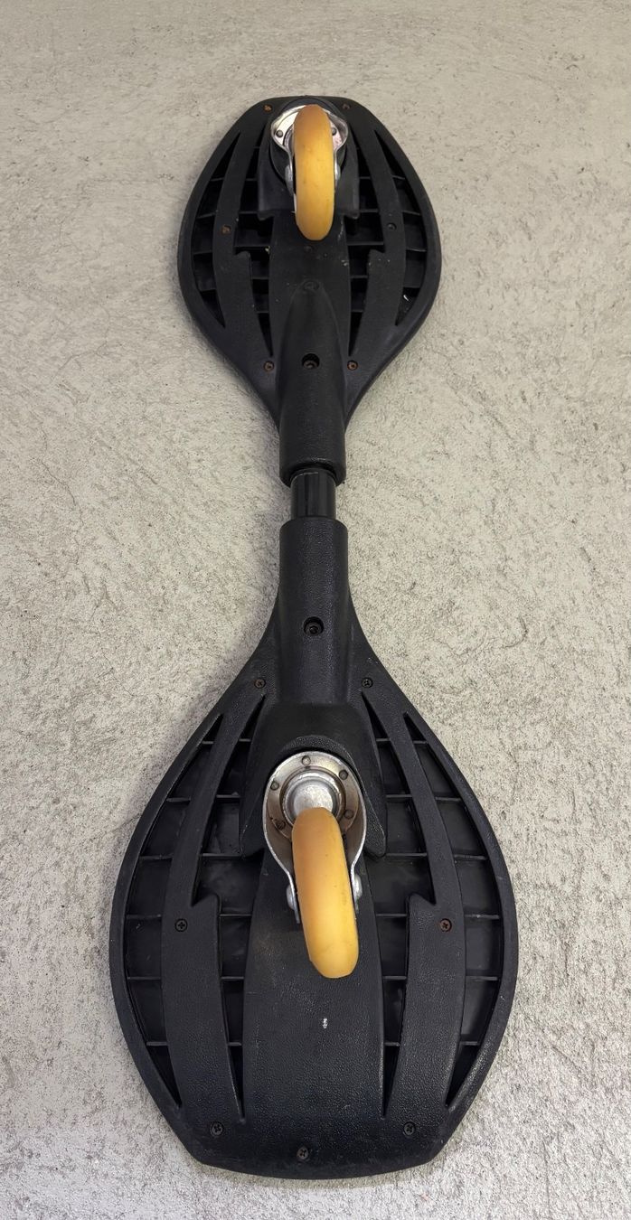 Skateboards: Waveboard Skateboard mit Lichtrollen – Usato da Sonterswil venduto da VD-Service 1