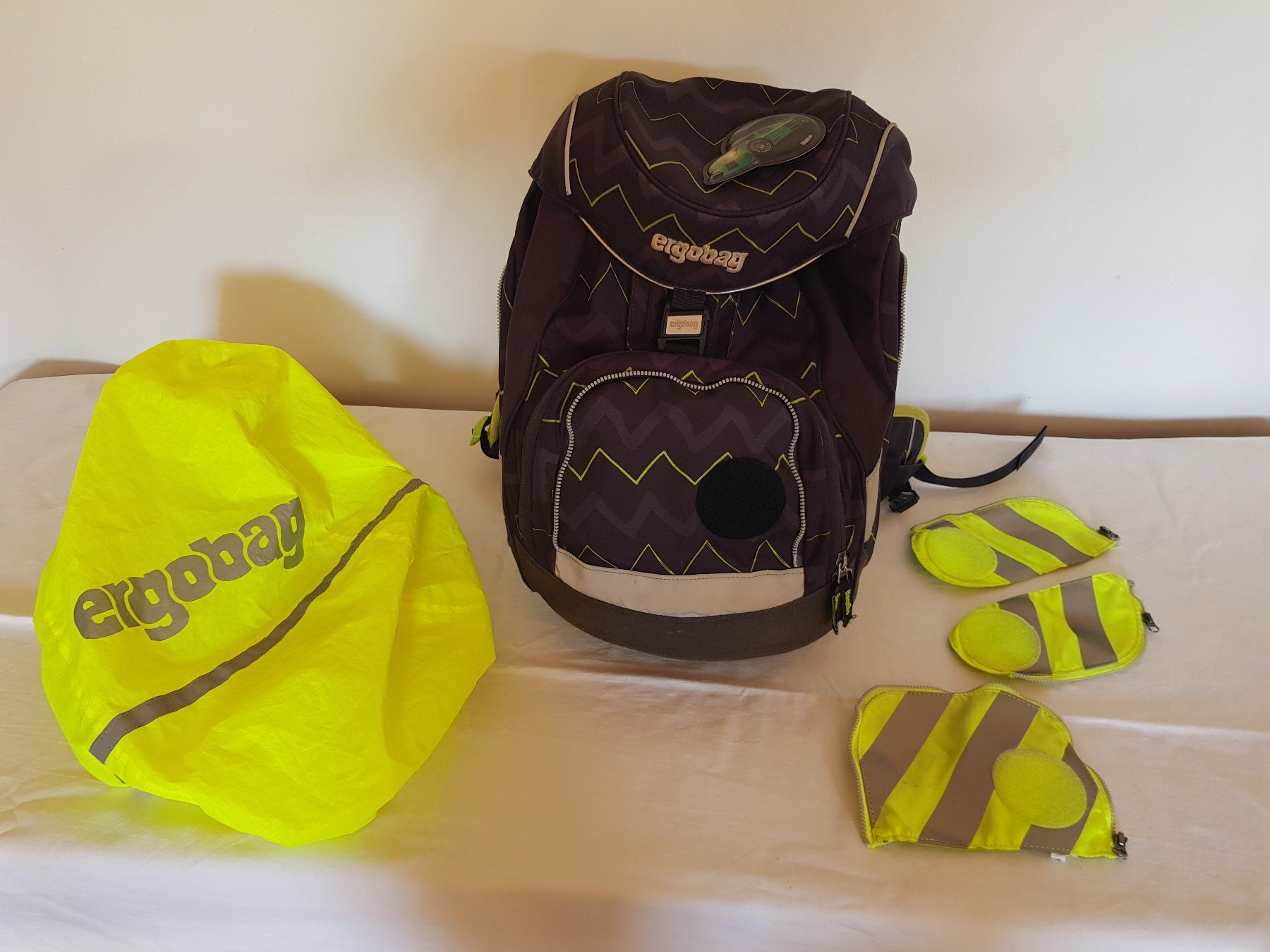 Ergobag Borse & Zaini: Schulsack von Ergobag mit viel Zubehör – Usato da Schleitheim venduto da crestasee