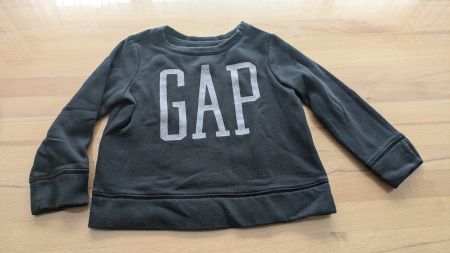 Schöner GAP Pullover mit Glitzerbuchstaben - 104
