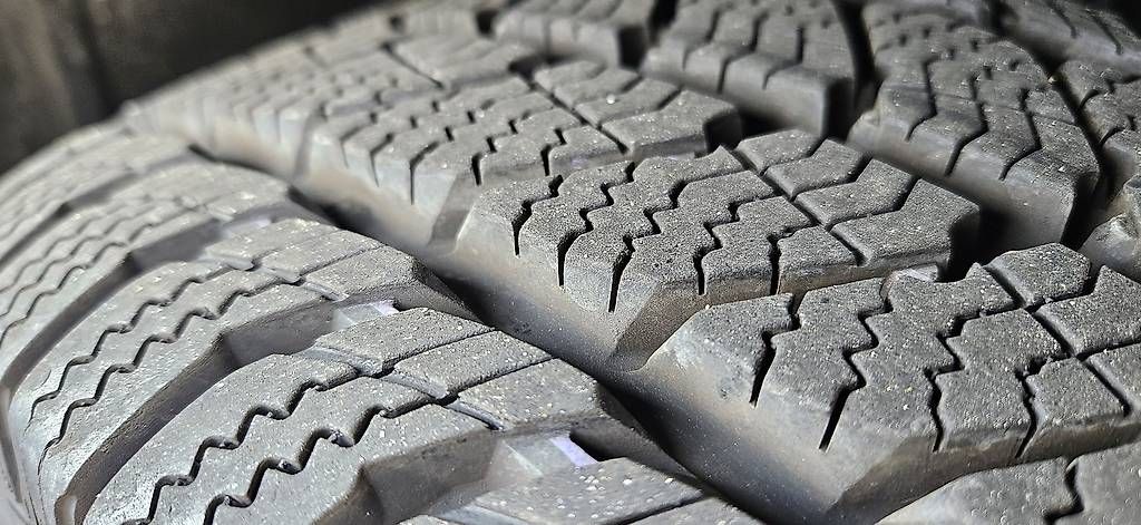 Pneus & Roues: Winterkompletträder/Winterräder Ford Transit  – D'occasion à Bonstetten par Malikm 3