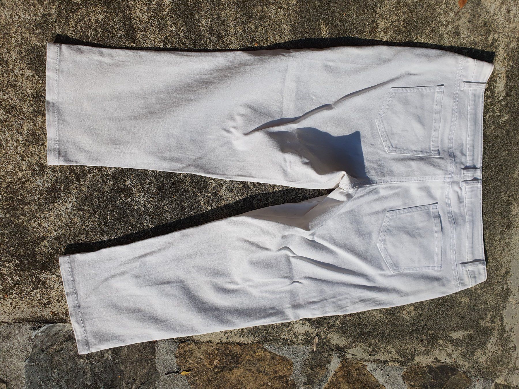La Redoute Hosen: Pantacourt blanc t. 42 – Gebraucht aus Les Vérines von Niebla59 1